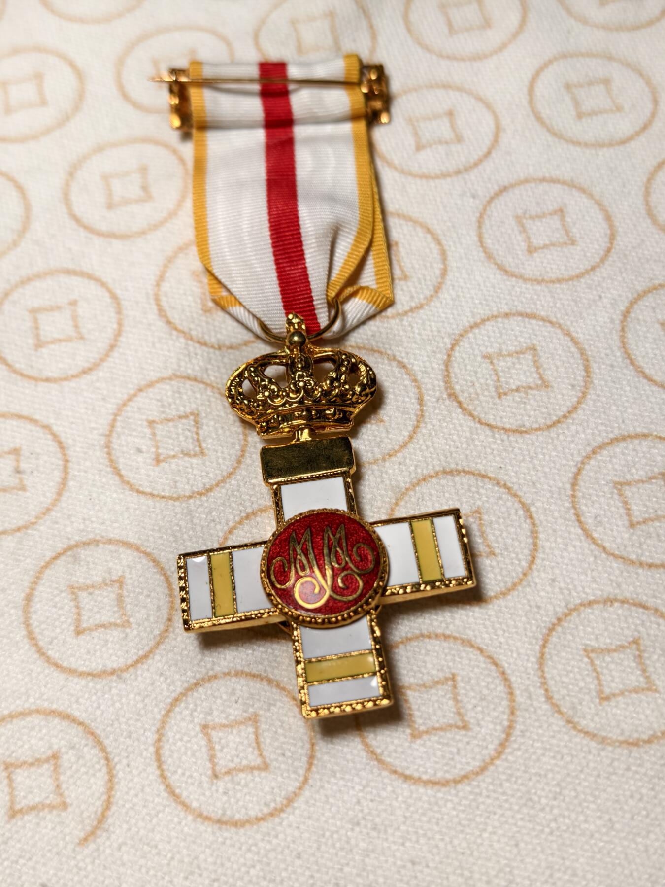 抚柳草堂-第四期章牌钱币（圣诞专场） 奖章勋章限时免佣 满百包邮 放漏专场 西班牙军事功勋 原品 非复刻 白色珐琅带黄条 少见版本