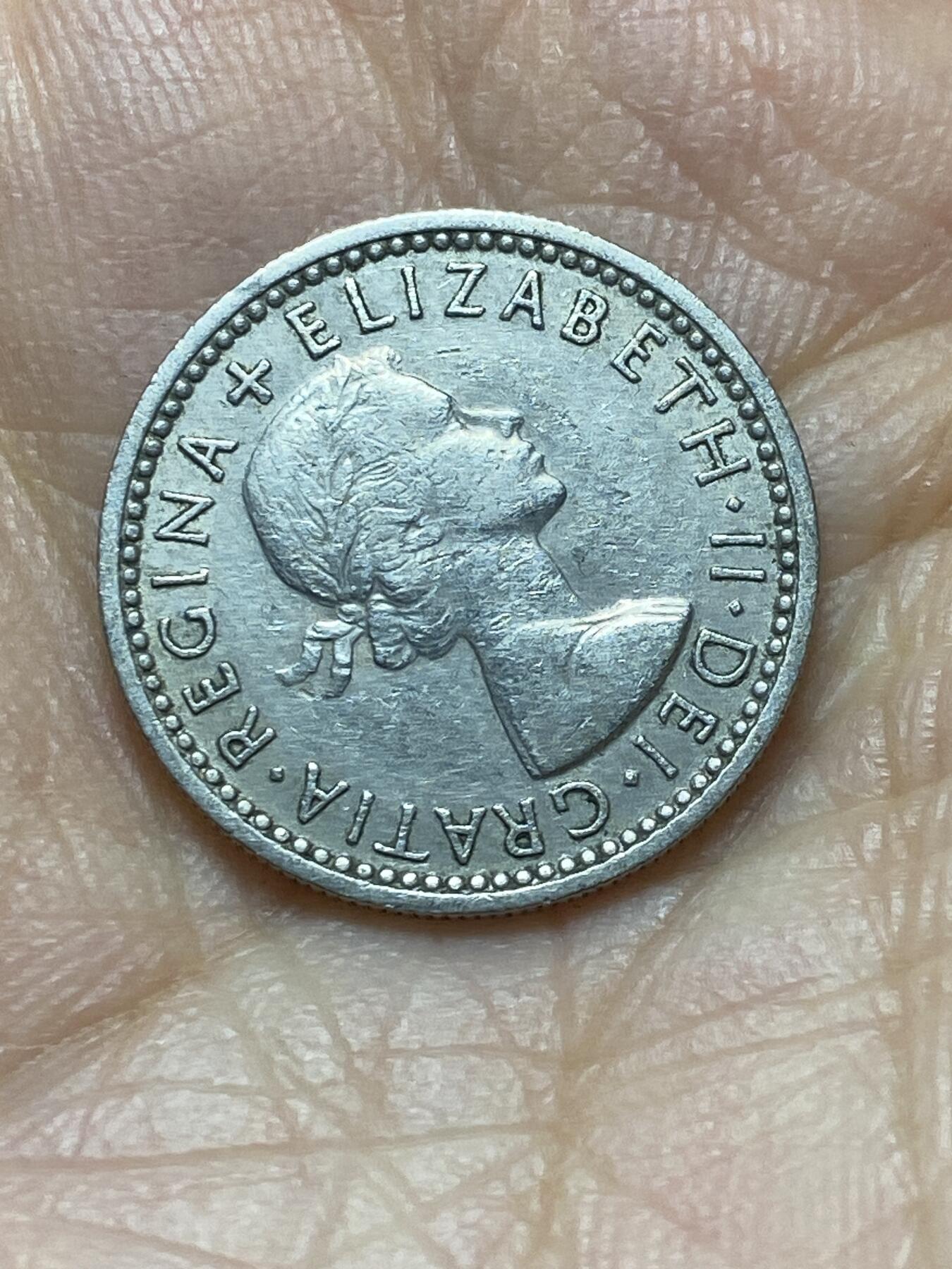 2025年第一百四十场(总第一百六十六场）外国好品散币场(免佣金) 英国🇬🇧1957年6便士(伊丽莎白二世青年桂冠第二版)