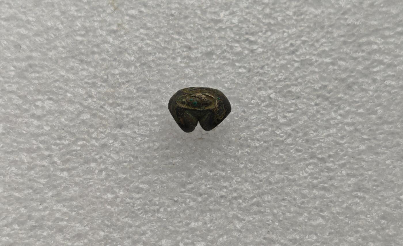 瓶子🏺第222期拍卖会  素可泰王朝象形海螺图案屁股锭银锭