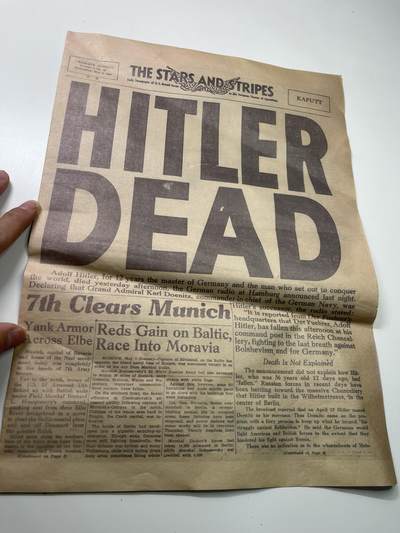 新时代收藏徽章红藏拍卖(第二十九场)  徽章纸品证书杂项 - 1945年 希特勒死了报纸 现在博物馆复制纪念品