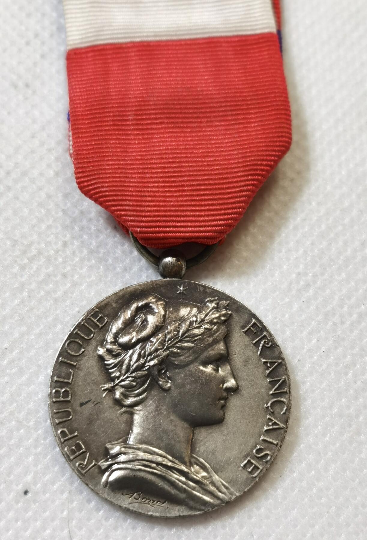 甄臻铺-世界币章拍卖（第45期）精品场拍品征集中，送拍享返佣金等优惠多多 法国银级劳工荣誉奖章 少见农业部版女神像 11.5克 925银 1982年实发