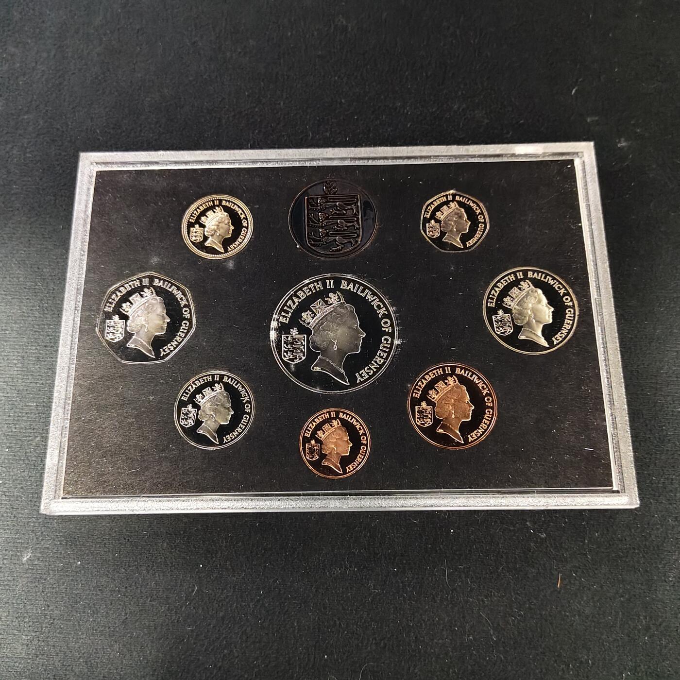 【全场包邮】纯粹捡漏拍489场（免费代拍第26场） 【稀少】根西1986年官方发行英系经典塑盒装精制套币-含2镑爱丁堡英联邦运动会精制克朗币-量2500-PS11