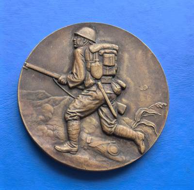 外国优质老铜币高银银币，周六九点倒数截拍，满百包邮，持续收拍 - 日本 “支那事变” 铜质纪念章，浮雕战机、侵华地图与日军，系侵华罪证，承载二战暴行记忆，历史研究与警示的珍稀实物 。直径54.8mm，重83克，是否原铸自己辨别，售出不退。