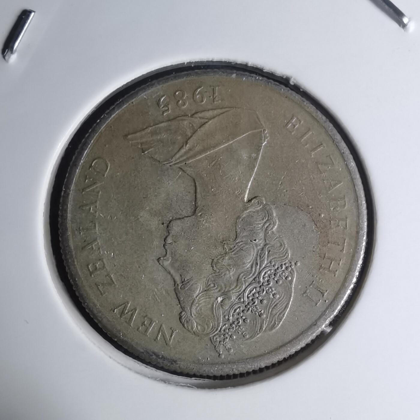 沼泽如烟--第945场 新西兰1985年五分浅雕版