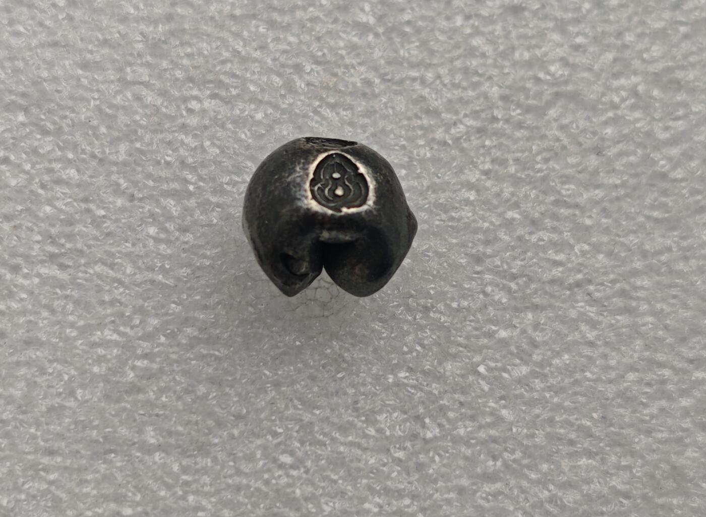 瓶子🏺第222期拍卖会  泰国拉玛一世二世法轮图案屁股锭银锭