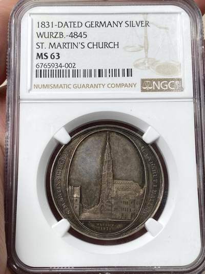 万国钱币拍卖第058期（万国新年大拍） - NGC MS63 1831年德国巴伐利亚兰茨胡特圣马丁大教堂建成400周年纪念银章 原味天鹅绒彩 独特惹眼的椭圆镜框式设计非常漂亮 孔雀绿五彩极致美丽