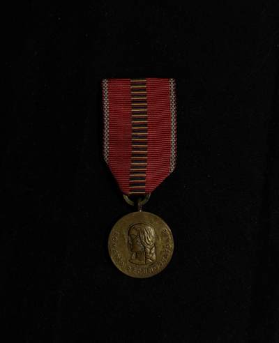 欢庆元旦！戎马世界章牌大赏第109期元旦大拍 - 罗马尼亚反布尔什维克奖章