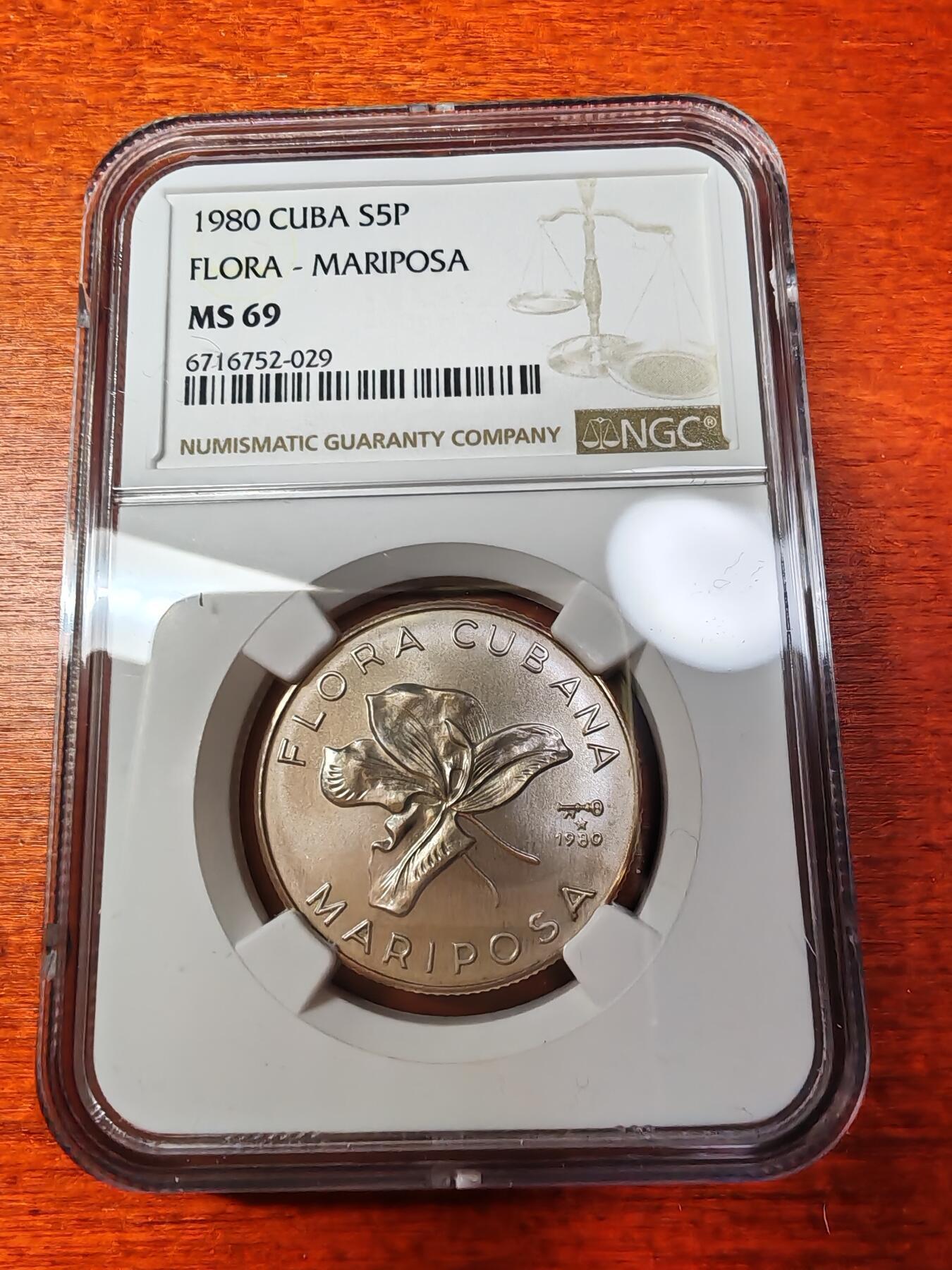长老汇蛇年精选第八十七场拍卖 1980古巴植物之蝴蝶百合5比索银币，NGC MS69，唯一冠军分