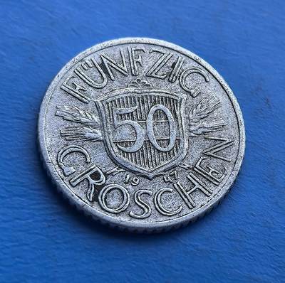 外国优质老铜币高银银币，周六九点倒数截拍，满百包邮，持续收拍 - 奥地利1947 年 50 格罗申，属第二共和国战后首批发行。正面共和国鹰徽（爪握断链，象征挣脱枷锁），背面麦穗环护面额，凝萃战后重生符号。铝质包浆藏岁月，见证奥地利从废墟到复兴的转折。承载国家主权重建记忆，是中欧战后货币史的亲民标本，适配欧洲币藏与近代史爱好者，解码战火后的重生脉络 。