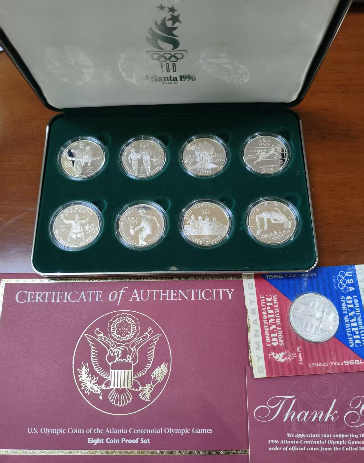 ❤️【币观天下】❤️ 第336期钱币拍卖- 2025.12.26周五晚上6点半场-长期征集拍品 美国1996年亚特兰大奥运会既奥运百年一美元精制套币 含一套8枚精制银币+一枚体操铝制纪念章，盒证齐全