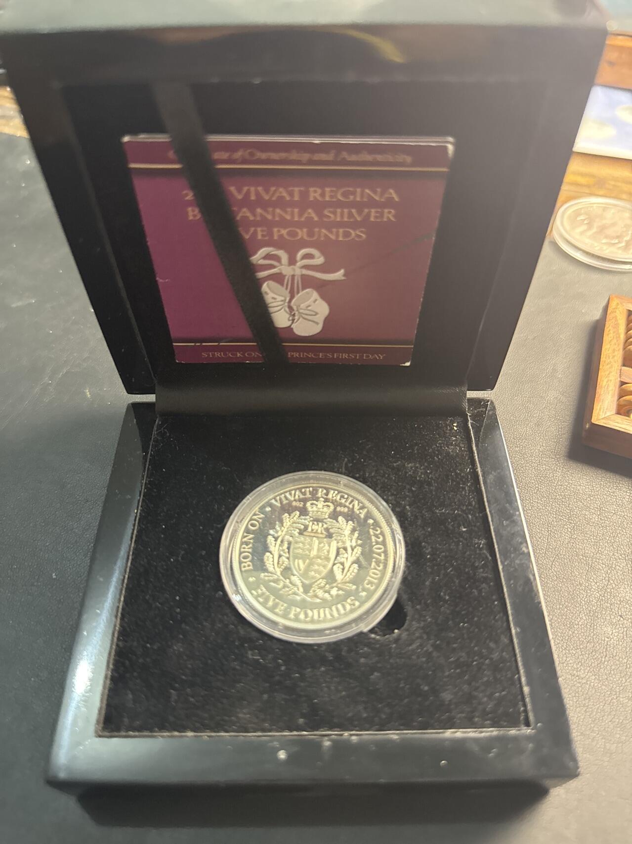 ❤️【币观天下】❤️ 第336期钱币拍卖- 2025.12.26周五晚上6点半场-长期征集拍品 英国2013年女王万岁5英镑精制纪念银币