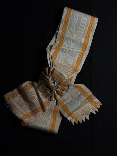 欢庆元旦！戎马世界章牌大赏第109期元旦大拍 - 勋一等瑞宝章大绶带，正面有老化掉色