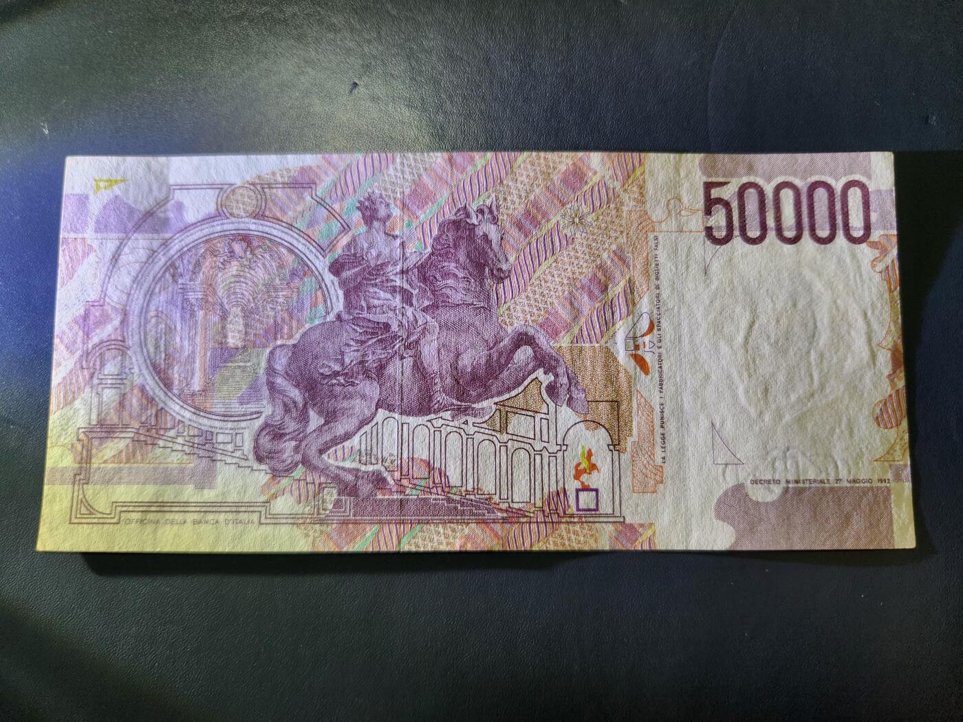 12月24号晚上8点 外国纸币自动截拍第76场 意大利1992年50000里拉纸币 米开朗其罗像 签名2 极美品近新