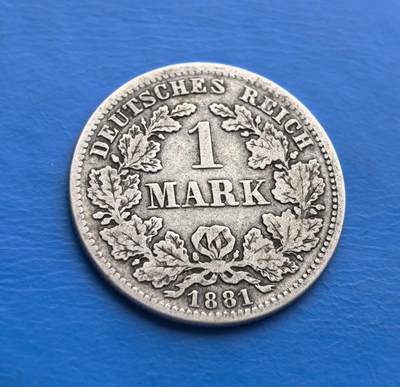外国优质老铜币高银银币，周六九点倒数截拍，满百包邮，持续收拍 - 德意志帝国1881 年 1 马克银币，诞生于德国统一后第十年（威廉一世统治期），见证帝国初创历程。正面双首鹰徽（传承皇权，象征统一），背面橡树叶环（日耳曼精神符号），“DEUTSCHES REICH” 烙刻国家身份。90% 纯银铸就，百年包浆凝萃岁月痕迹。作为帝国早期流通币，承载德国统一史诗，设计融合国徽与民族元素，存世随岁月递减。是解码德意志帝国肇始、填补欧洲钱币收藏的珍贵标本，历史厚重与艺术价