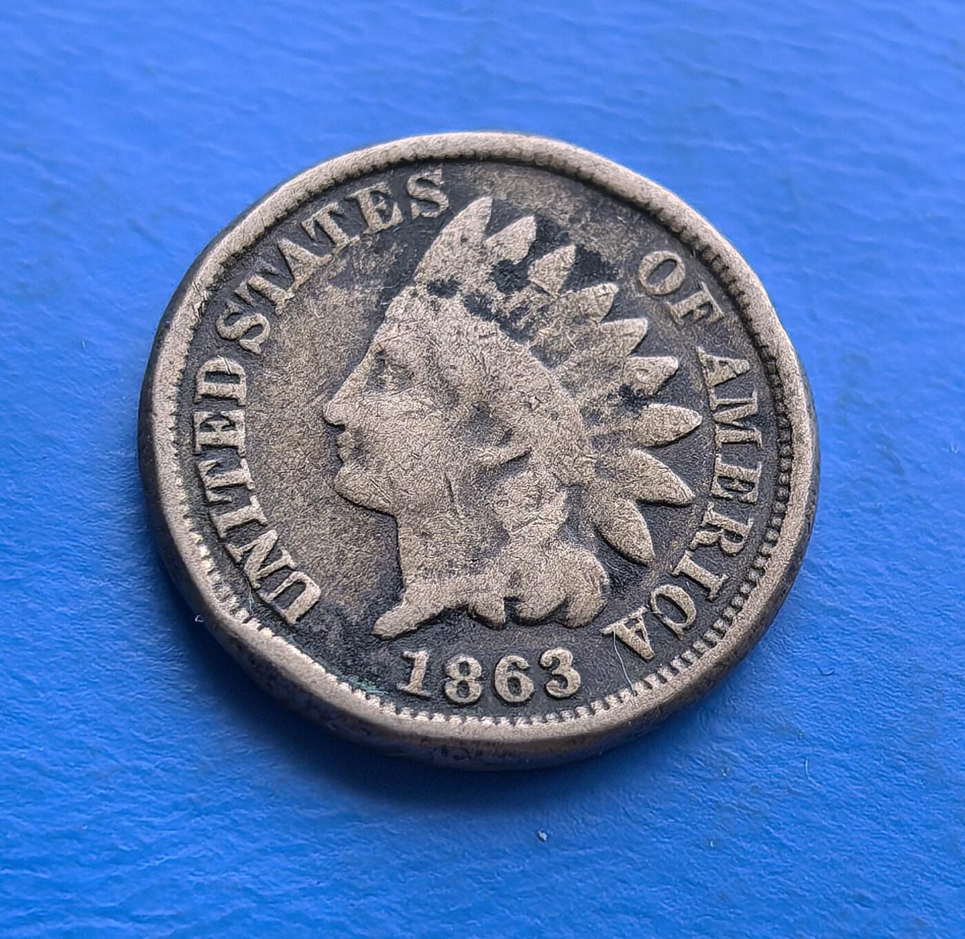 外国优质老铜币高银银币，周六九点倒数截拍，满百包邮，持续收拍 美国印第安人头像1863 年一美分，铸于南北战争烽火期，见证国家动荡。正面自由女神戴印第安头饰（原型为雕刻师长女），背面橡叶花环配盾牌，凝萃战时艺术风格；88% 铜 + 12% 镍的特规合金，比后期青铜币更厚重。虽铸造量大，然经战争流通，好品稀缺。作为内战时代货币，串联美国历史与币制演进，是触摸 19 世纪社会、解码钱币设计的珍贵标本，适配美国币藏家与内战史爱好者