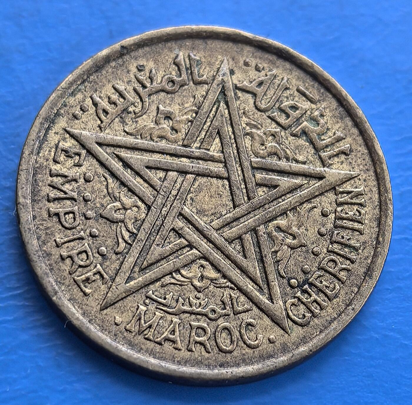 外国优质老铜币高银银币，周六九点倒数截拍，满百包邮，持续收拍 法属摩洛哥1945 年 1 法郎铜币，五角星嵌宗教意韵，双语铭文映殖民史，二战后发行，包浆古朴，是北非殖民币收藏的文化标本 。
