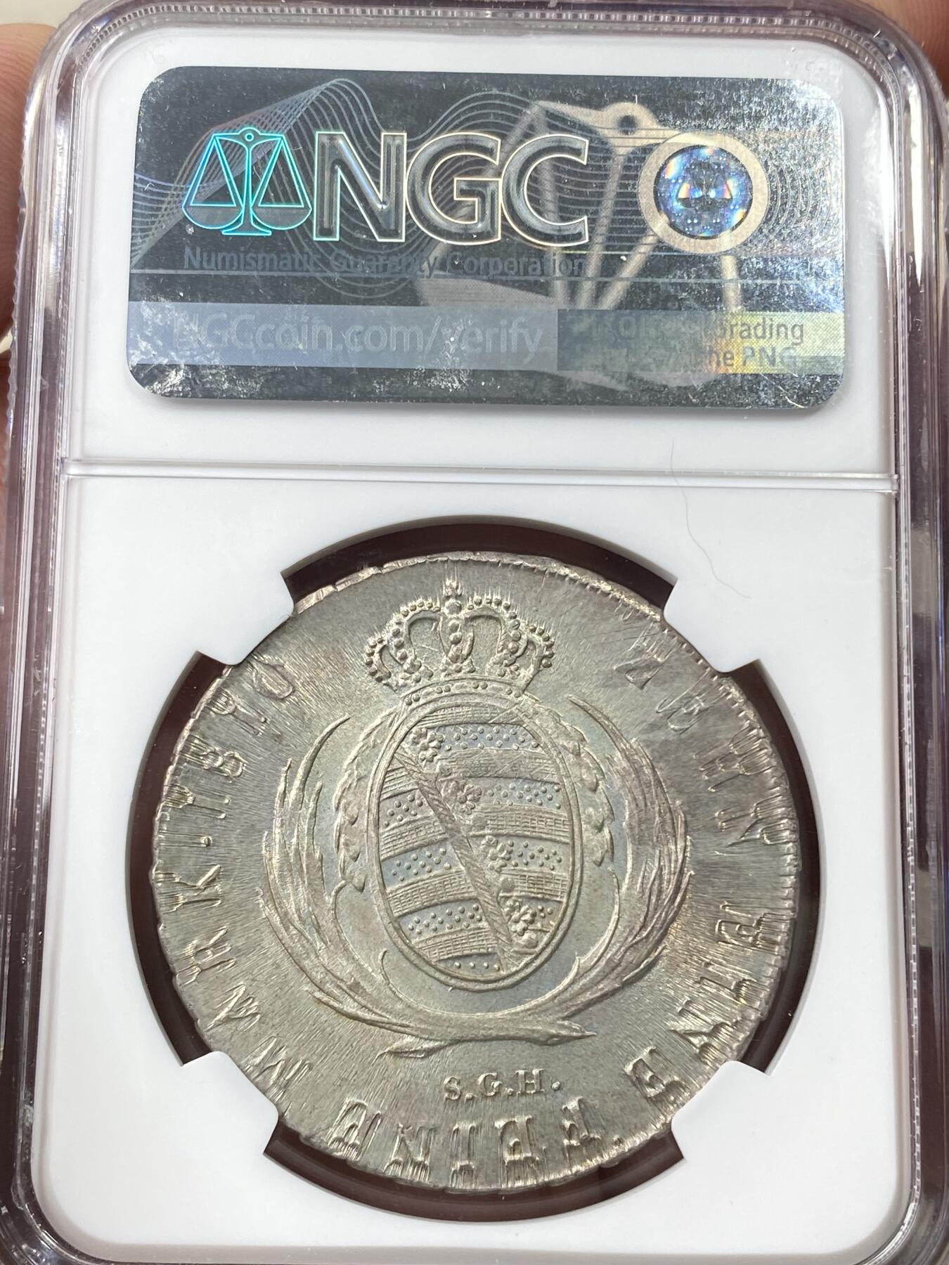 万国钱币拍卖第058期（万国新年大拍） NGC MS65 1810年德国萨克森奥古斯特皇冠大泰勒 经历200余年时光洗礼的BU级别大泰勒 NGC唯一冠军足以证明其难度 底板机铸纹清晰可见 原味青金色转光底板 一步到位的顶级收藏品质