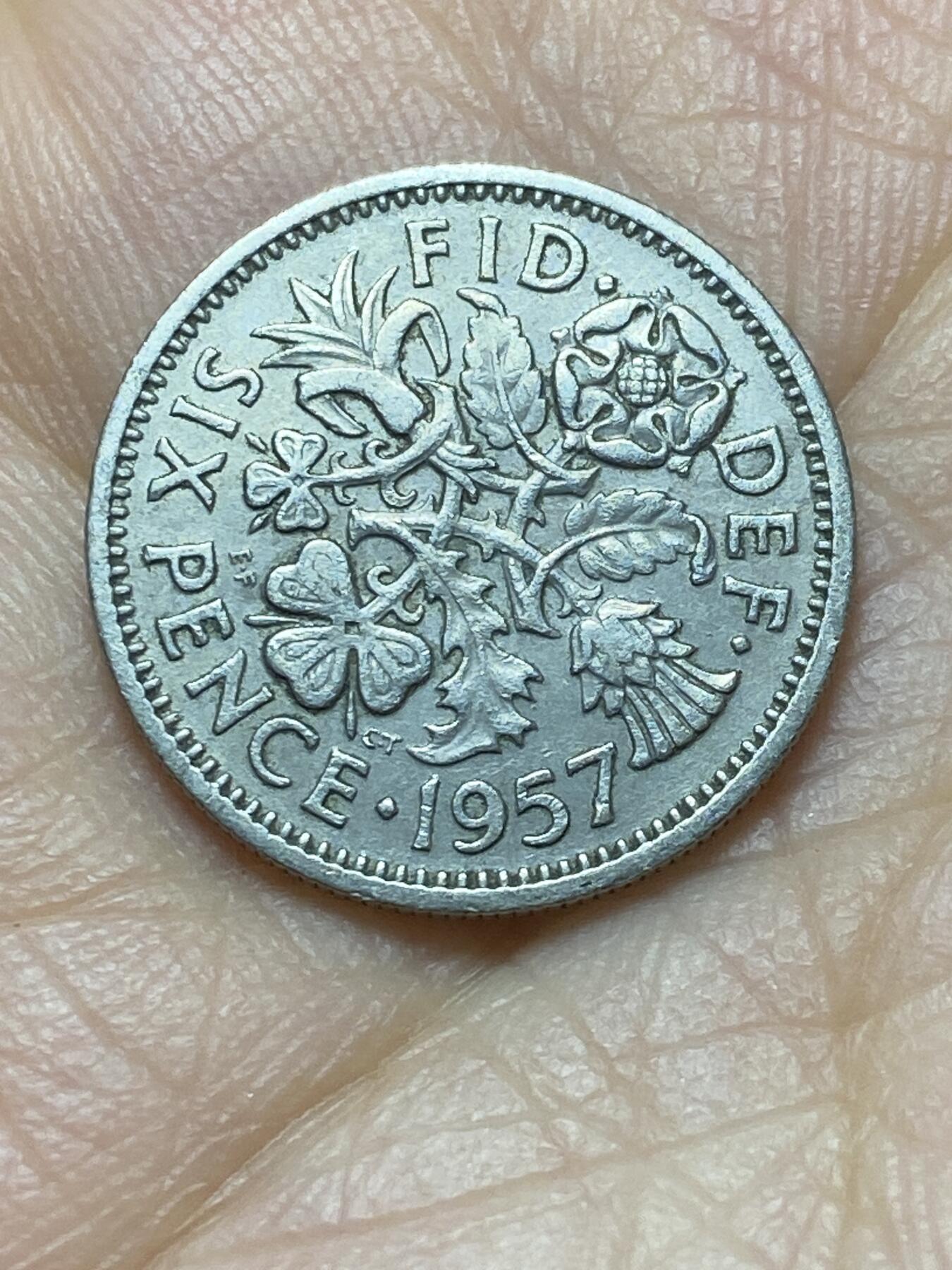 2025年第一百四十场(总第一百六十六场）外国好品散币场(免佣金) 英国🇬🇧1957年6便士(伊丽莎白二世青年桂冠第二版)