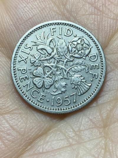 2025年第一百四十场(总第一百六十六场）外国好品散币场(免佣金) - 英国🇬🇧1957年6便士(伊丽莎白二世青年桂冠第二版)