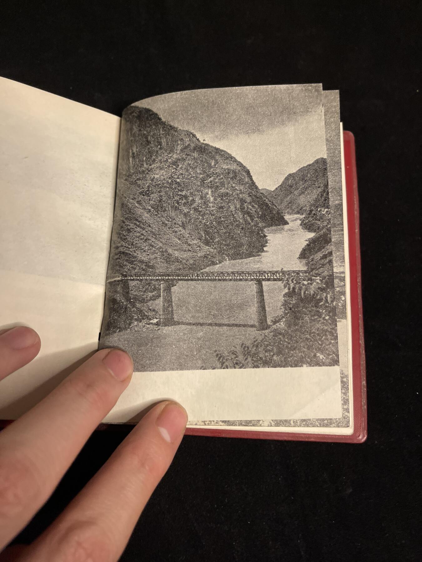 红藏专场 主席诗词一本内涵多张彩图书法图