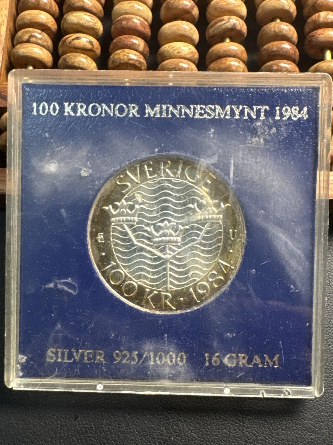 ❤️【币观天下】❤️ 第336期钱币拍卖- 2025.12.26周五晚上6点半场-长期征集拍品 稀少挪威1984年斯德哥尔摩会议100克朗纪念银币