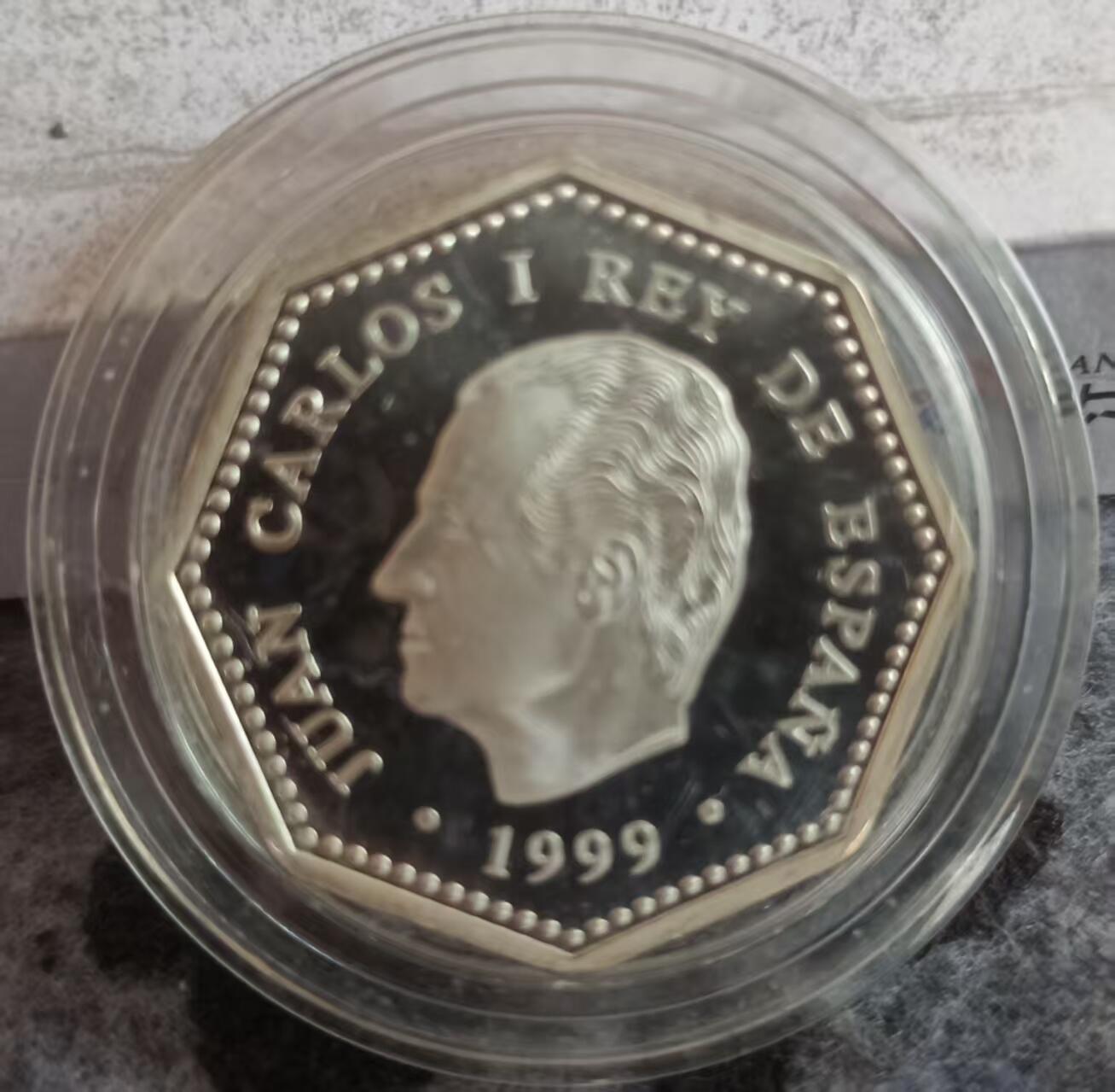 ❤️【币观天下】❤️ 第336期钱币拍卖- 2025.12.26周五晚上6点半场-长期征集拍品 西班牙1500比塞塔千年纪念异形银币 含纯银18.5克