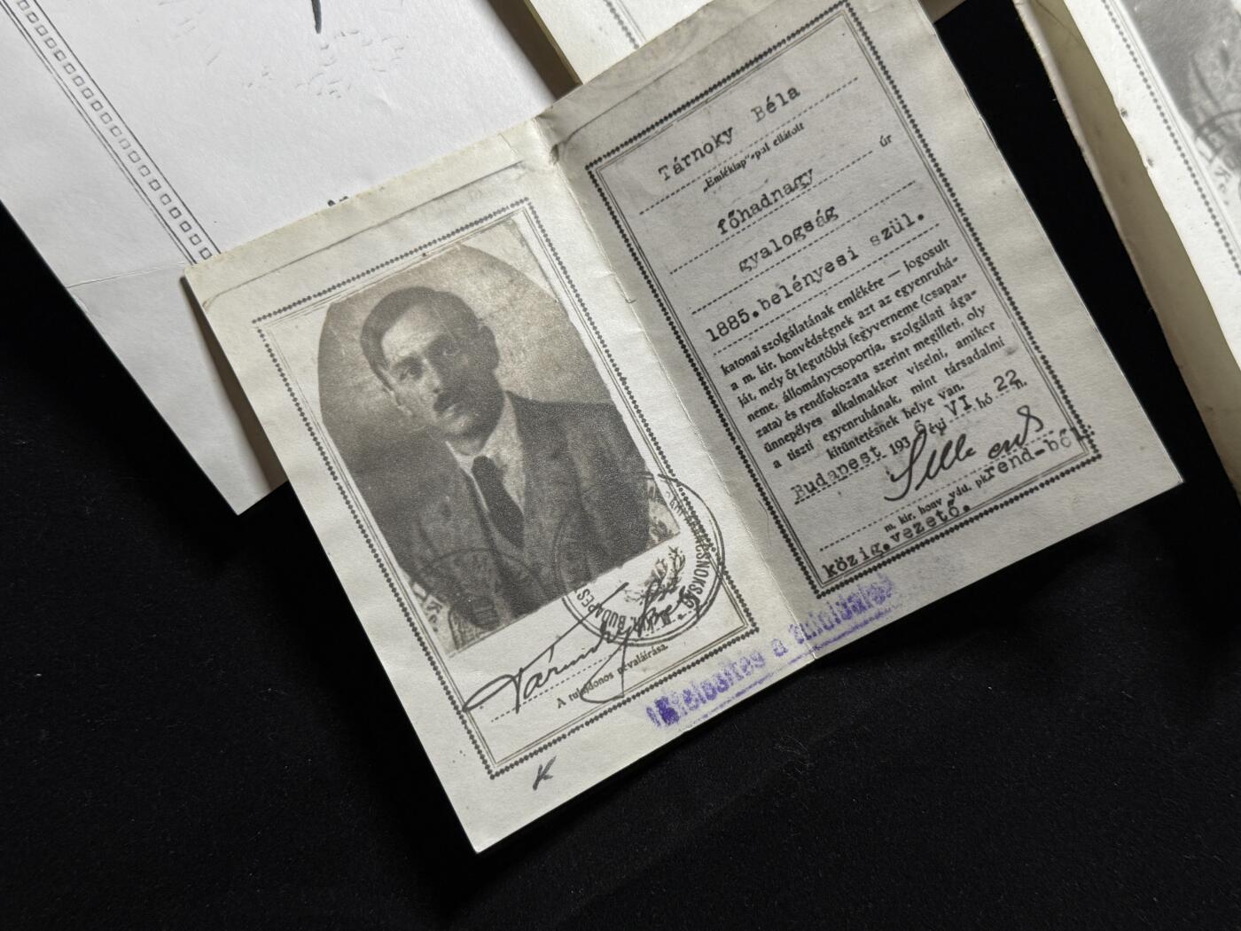 欢庆元旦！戎马世界章牌大赏第109期元旦大拍 匈牙利王国时期军官个人照片与官方复印档案资料，属于步兵上尉 Tárnóky Béla（1885 年生）