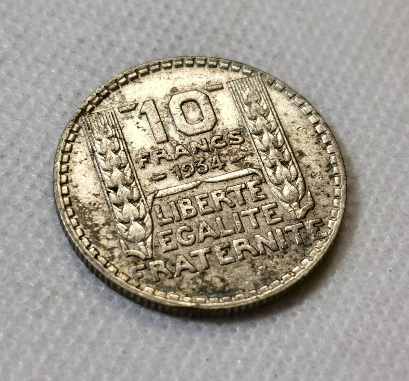 甄臻铺-世界币章拍卖（第45期）精品场拍品征集中，送拍享返佣金等优惠多多