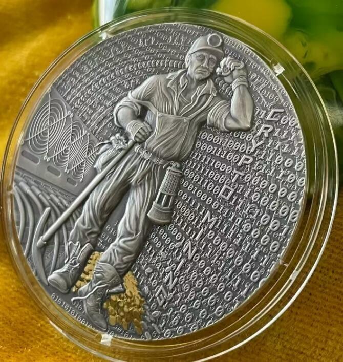 ❤️【币观天下】❤️ 第336期钱币拍卖- 2025.12.26周五晚上6点半场-长期征集拍品 纽埃2021，“(0,1 二进制)加密数字货币采矿” , 50克加大(直径达50mm)、高浮雕、仿古、镀金银币. 盒证全. 新颖创新银币.国外原售价310+美元