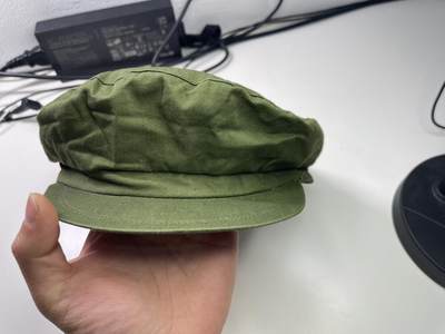 新时代收藏徽章红藏拍卖(第二十九场)  徽章纸品证书杂项 - 早期纯棉布65解放帽 全新未使用 但有点仓储痕迹 4号大小