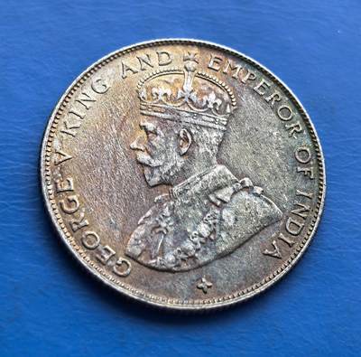 外国优质老铜币高银银币，周六九点倒数截拍，满百包邮，持续收拍 - 英属海峡殖民地1921 年 50 分银币，见证英帝国统治马来亚（新、马、槟城）的殖民史。正面乔治五世冠 “印度皇帝”，彰显殖民体系；背面币文圈定 “海峡殖民地” 身份 。百年包浆凝岁月痕迹 。一战后发行，承载远东殖民经济脉络，存世随流通递减 。是解码英殖民亚洲、填补海峡币收藏的珍贵标本，历史厚重与银质属性兼具，适配殖民币、英系藏家 。