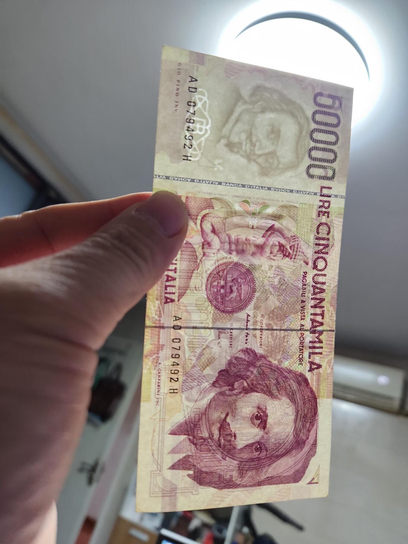 12月24号晚上8点 外国纸币自动截拍第76场 意大利1992年50000里拉纸币 米开朗其罗像 签名2 极美品近新