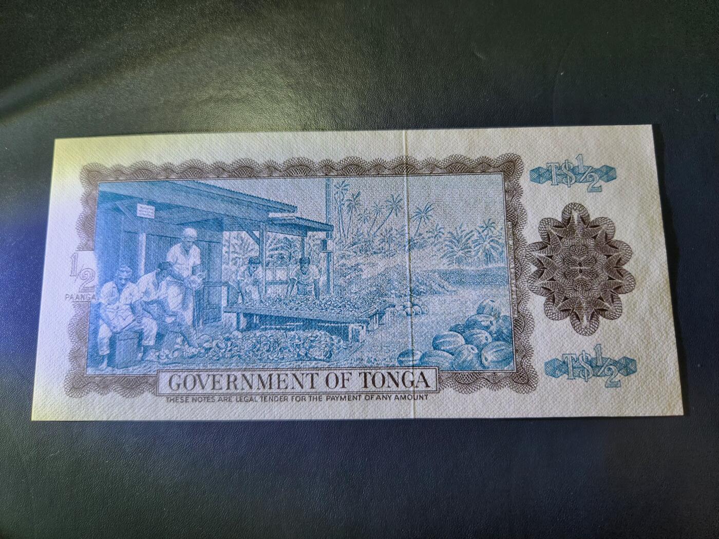 12月24号晚上8点 外国纸币自动截拍第76场 汤加1974年1/2潘加 国王图普四世 第一版 新品