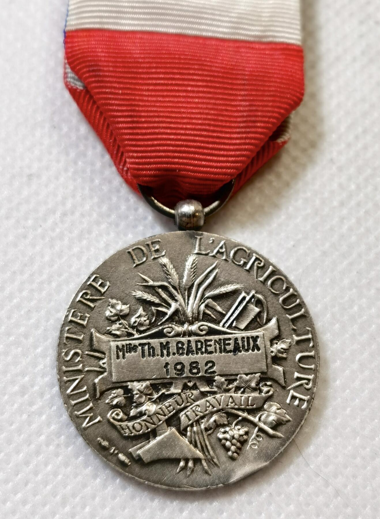 甄臻铺-世界币章拍卖（第45期）精品场拍品征集中，送拍享返佣金等优惠多多 法国银级劳工荣誉奖章 少见农业部版女神像 11.5克 925银 1982年实发