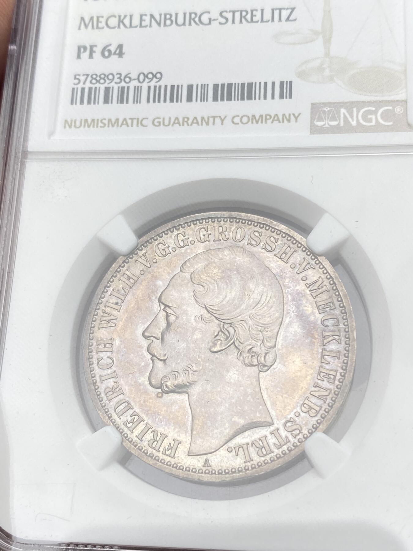 万国钱币拍卖第058期（万国新年大拍） NGC PF64 1870年德国梅克伦堡-施特雷利茨精制泰勒 罕见小邦精制品种 极具特色的纹章设计 原味入骨香槟色五彩环绕 顶级收藏品质