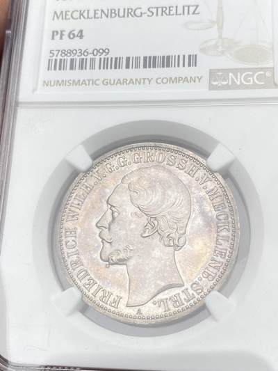 万国钱币拍卖第058期（万国新年大拍） NGC PF64 1870年德国梅克伦堡-施特雷利茨精制泰勒 罕见小邦精制品种 极具特色的纹章设计 原味入骨香槟色五彩环绕 顶级收藏品质