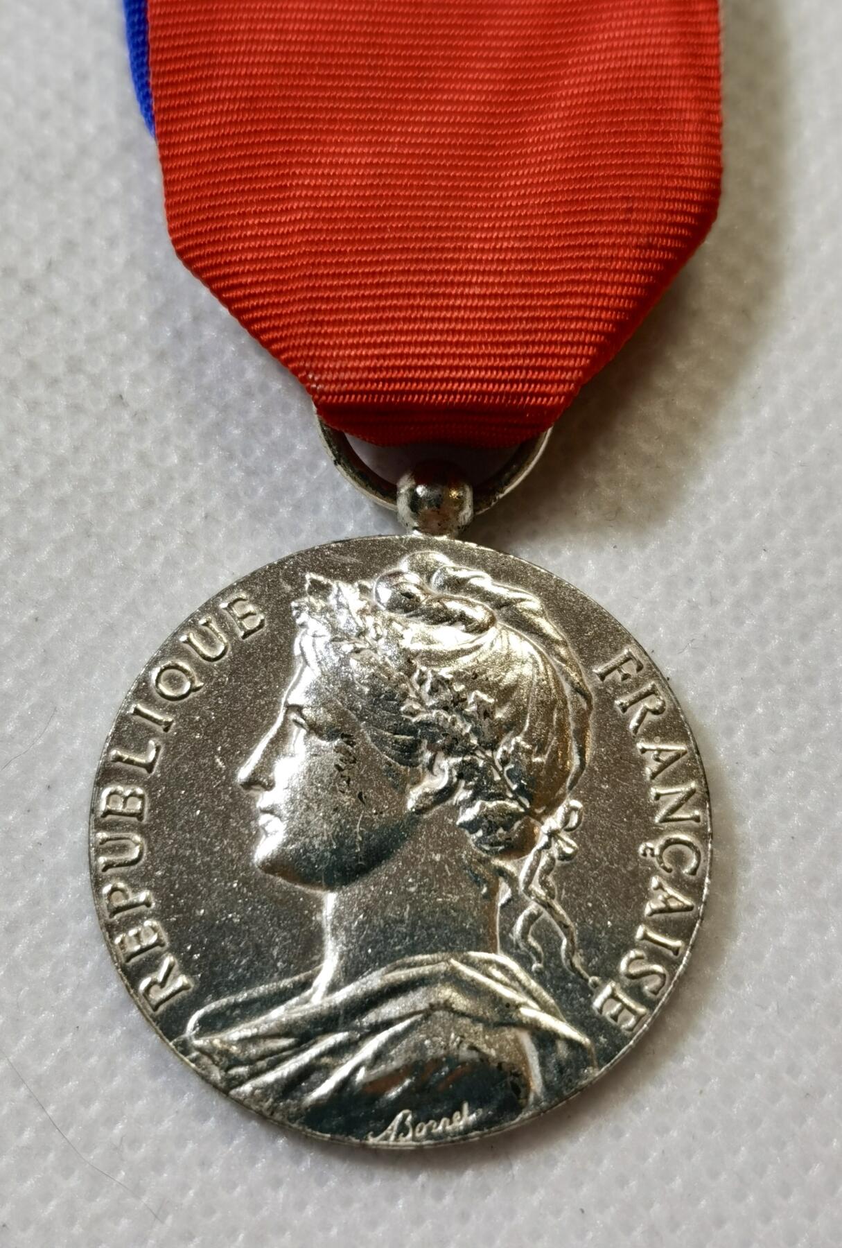 甄臻铺-世界币章拍卖（第45期）精品场拍品征集中，送拍享返佣金等优惠多多