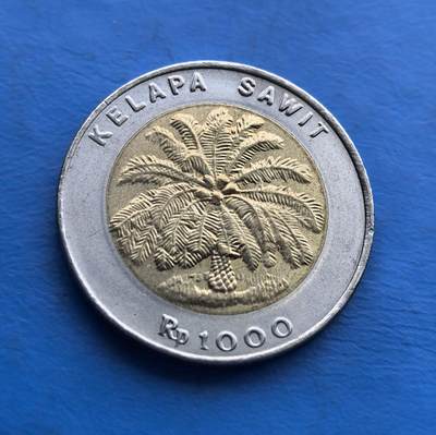 外国优质老铜币高银银币，周六九点倒数截拍，满百包邮，持续收拍 - 印尼 2000 年1000 卢比双金属币，工艺独特。正面镌迦楼罗鹰国徽，背面油棕树（经济支柱），凝萃国家符号与产业记忆。恰逢千禧年及改革时期，承载时代脉络，东南亚特色币存世渐稀，是解码印尼文化、经济与铸币工艺的亲民标本，适配世界币与双金属藏家 。