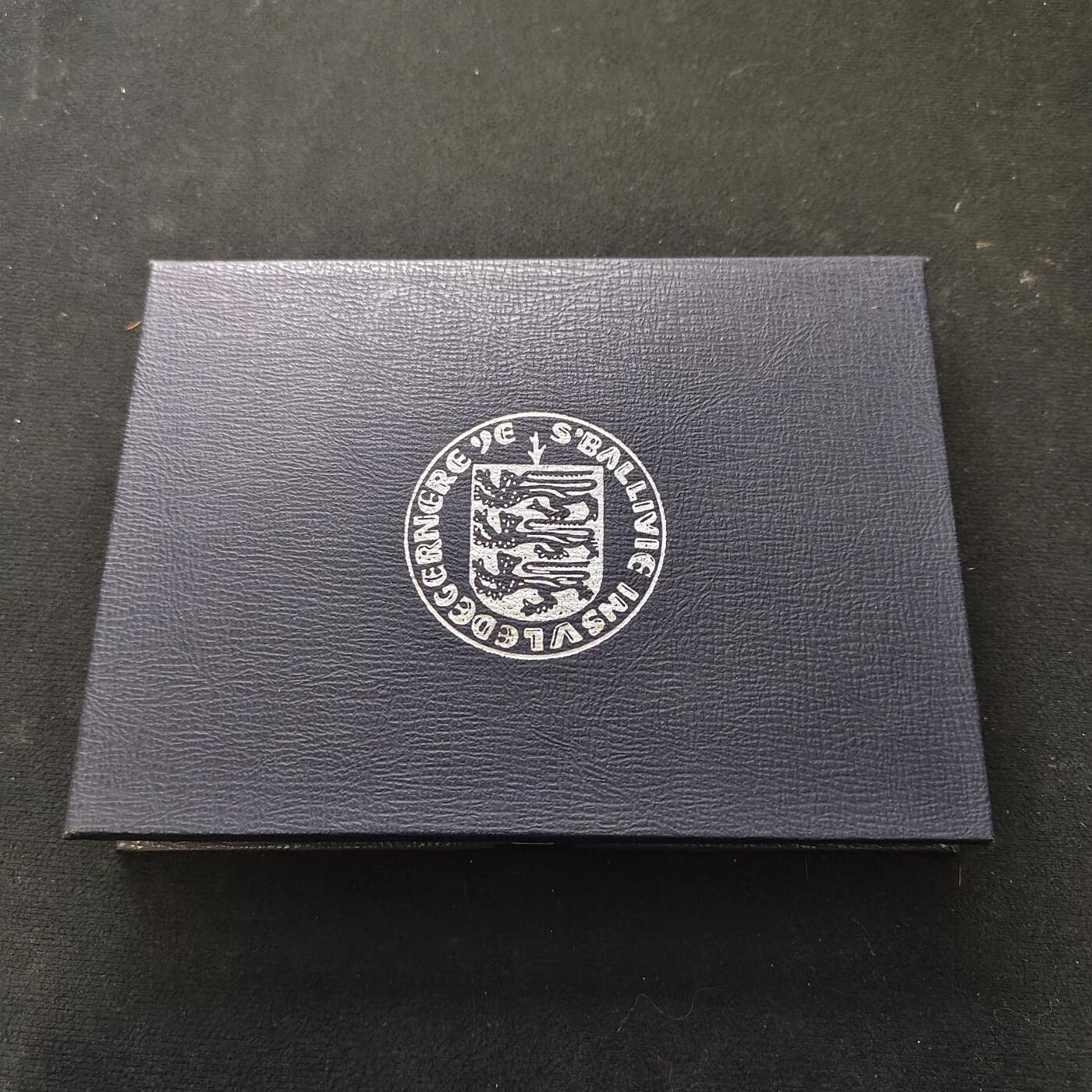 【全场包邮】纯粹捡漏拍489场（免费代拍第26场） 【稀少】根西1986年官方发行英系经典塑盒装精制套币-含2镑爱丁堡英联邦运动会精制克朗币-量2500-PS11