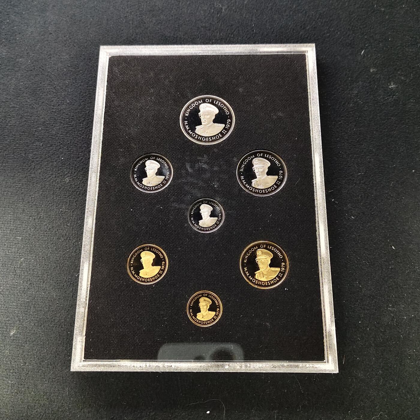 【全场包邮】纯粹捡漏拍489场（免费代拍第26场） 莱索托1979年官方发行皇家厂经典信封装精制套币-PS10