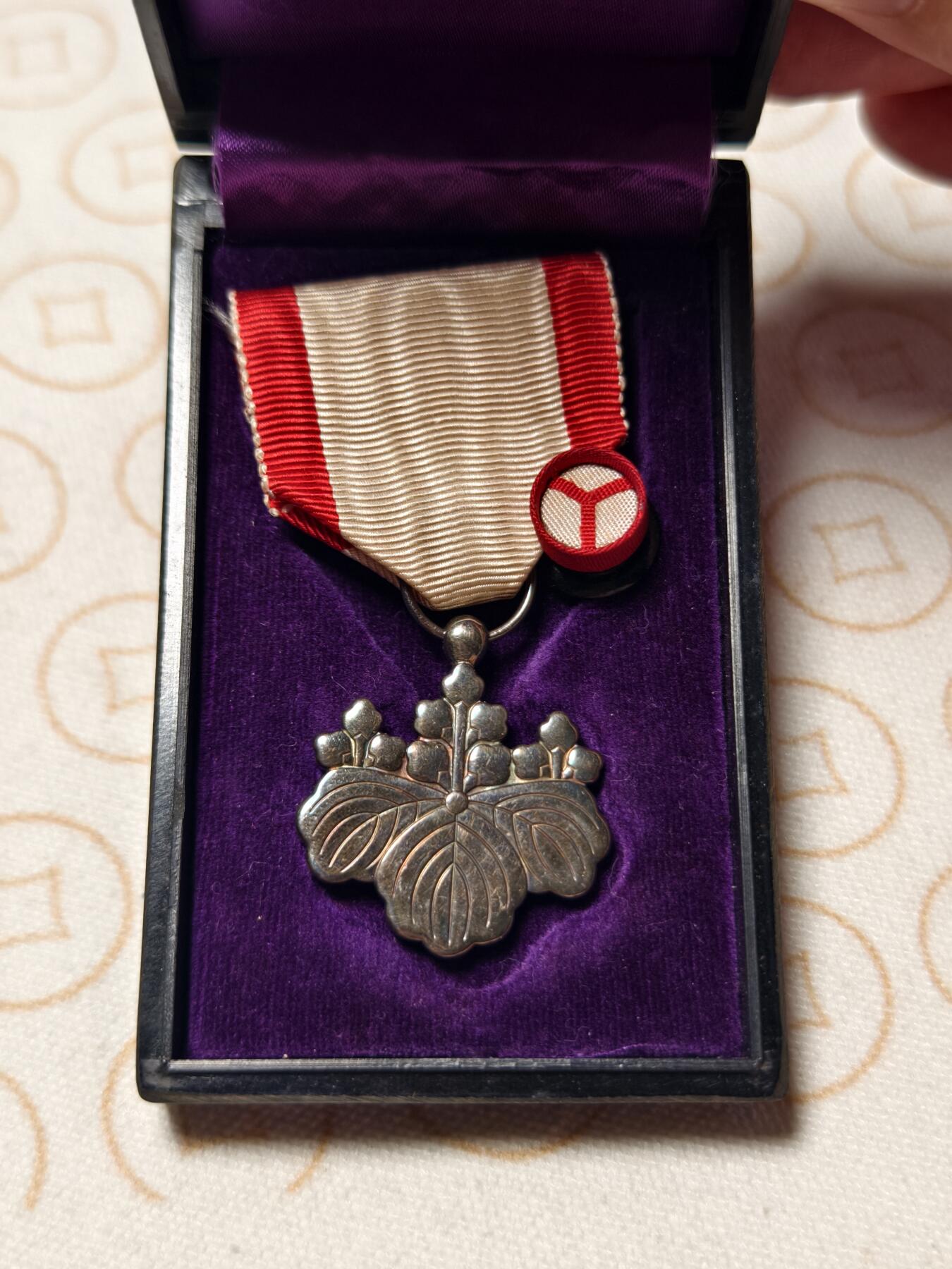 抚柳草堂-第四期章牌钱币（圣诞专场） 奖章勋章限时免佣 满百包邮 放漏专场 八等白色桐叶章 银质17.1g原盒带杯绶 美品