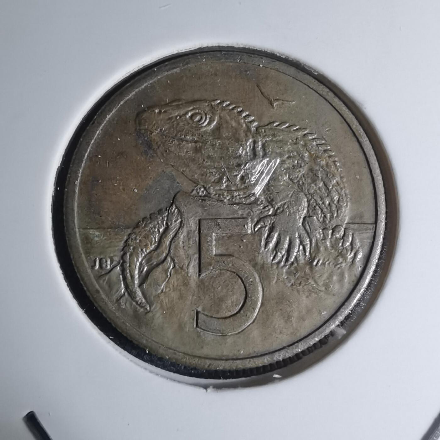 沼泽如烟--第945场 新西兰1985年五分浅雕版