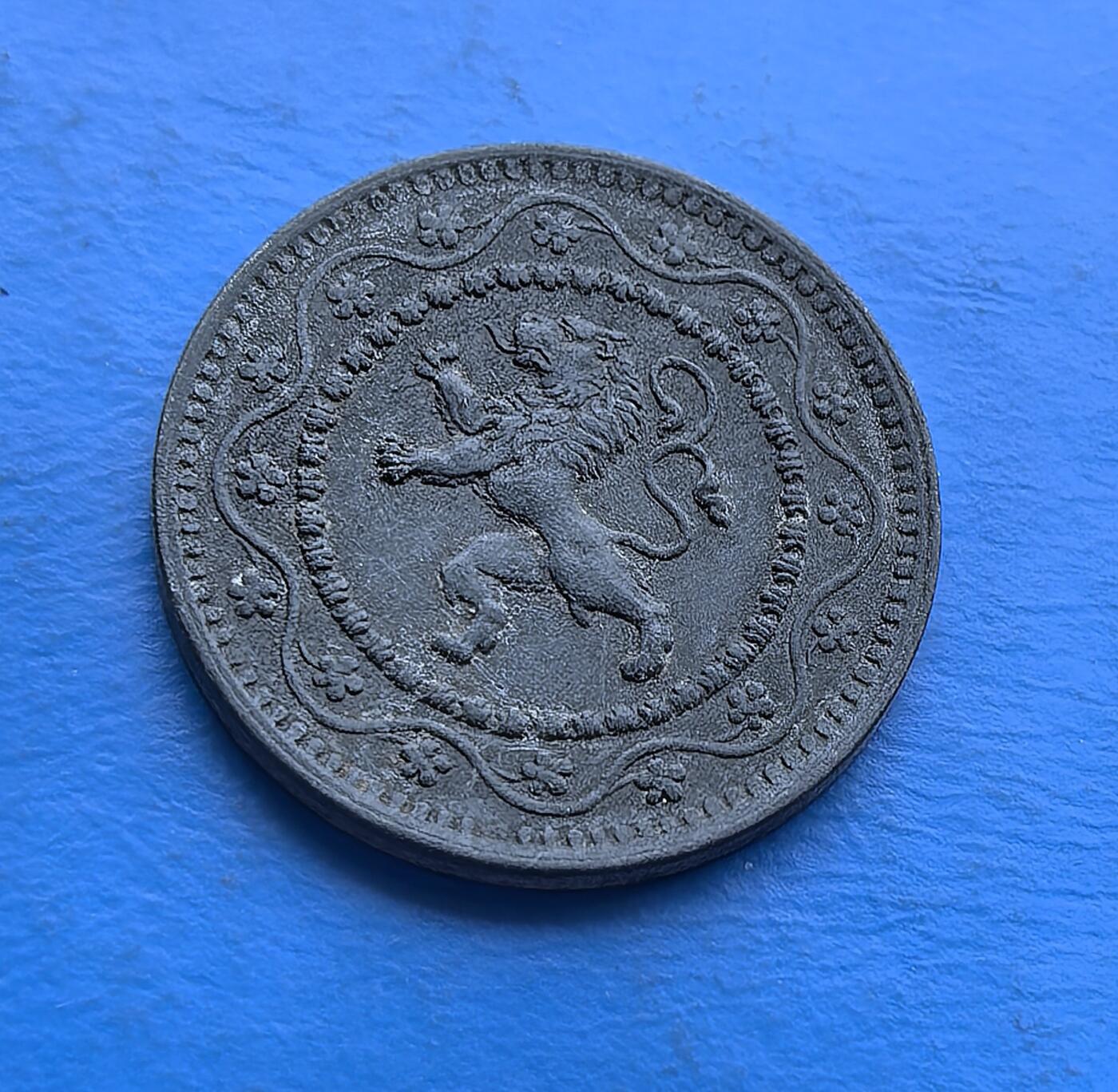 外国优质老铜币高银银币，周六九点倒数截拍，满百包邮，持续收拍 比利时1916 年 10 分，铸于一战被占时期。正面雄狮（民族图腾）威严，背面国号面额简洁，劣金属包浆凝战时沧桑。见证小国抗敌岁月，承载被占区货币史。作为一战实物标本，亲民门槛，适配战争史与欧洲币藏，解码比利时战时坚韧与货币脉络