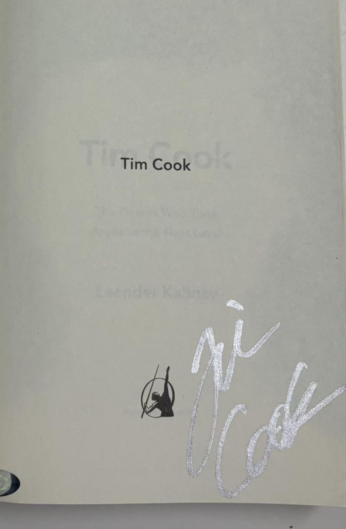 零元拍：现任苹果公司CEO蒂姆·库克亲笔签名《蒂姆 库克传》英文原版书。