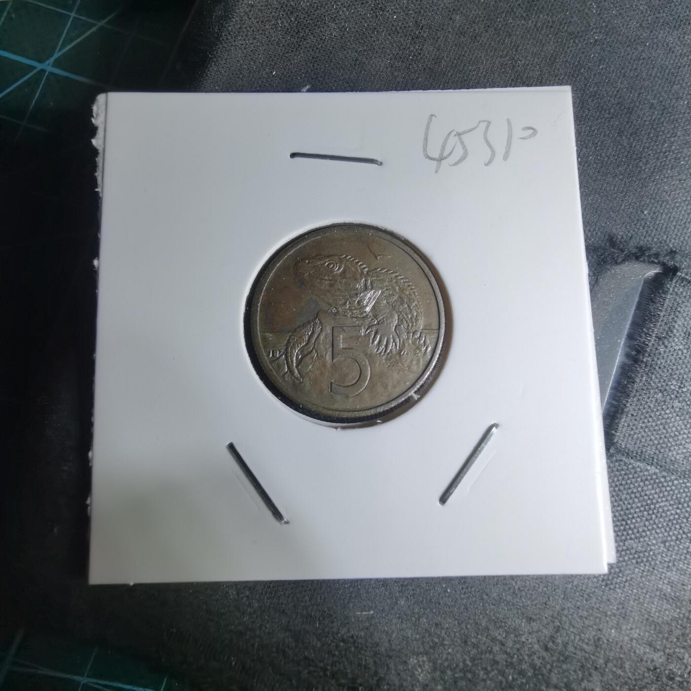 沼泽如烟--第945场 新西兰1985年五分浅雕版