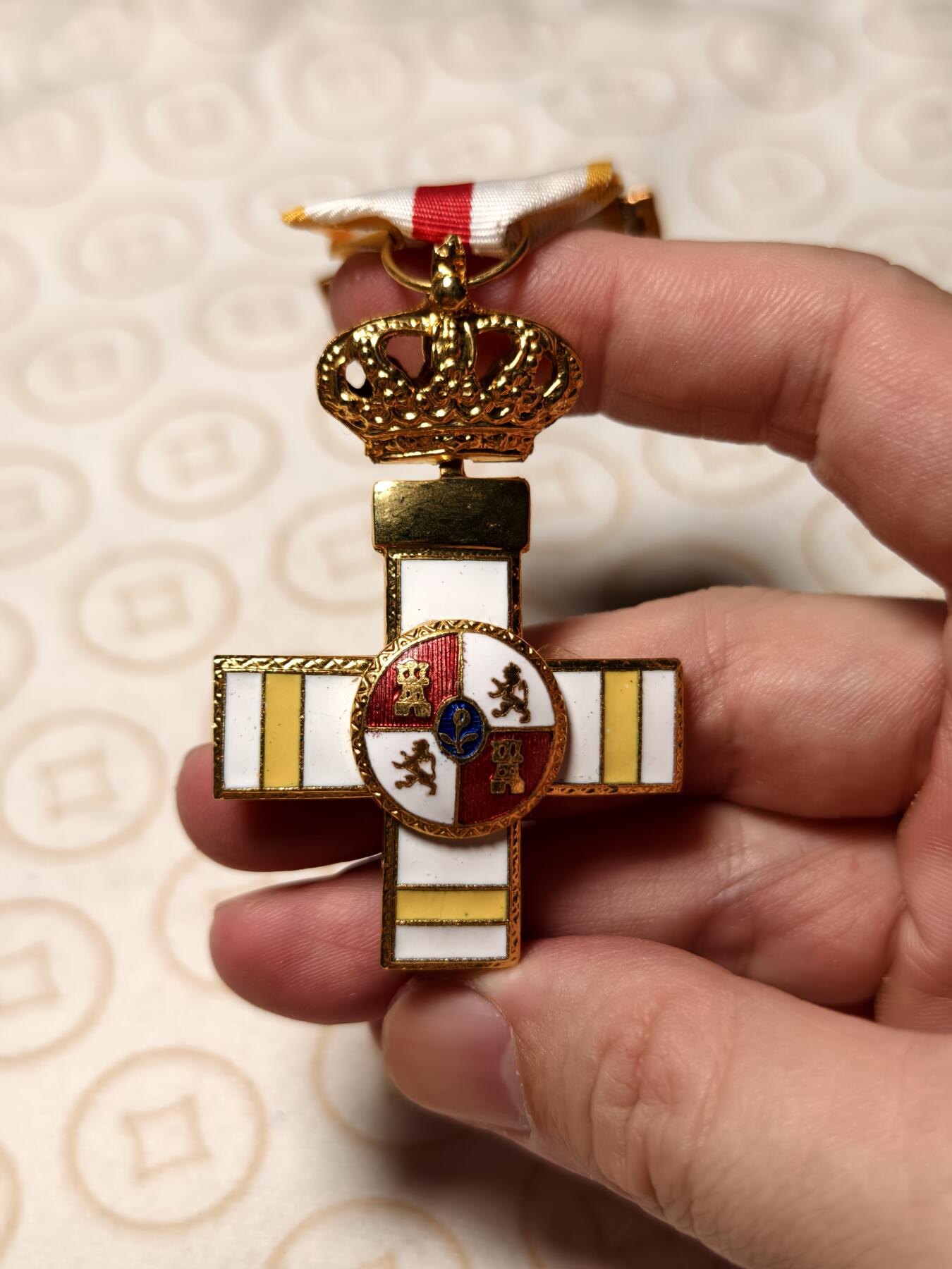 抚柳草堂-第四期章牌钱币（圣诞专场） 奖章勋章限时免佣 满百包邮 放漏专场 西班牙军事功勋 原品 非复刻 白色珐琅带黄条 少见版本