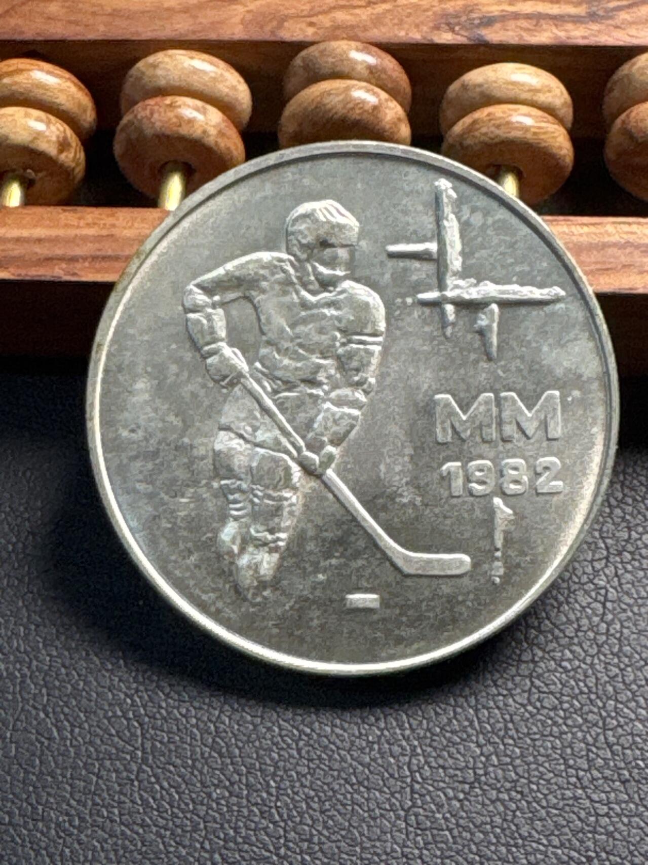 ❤️【币观天下】❤️ 第336期钱币拍卖- 2025.12.26周五晚上6点半场-长期征集拍品 稀少 芬兰早期原包装带证书1982年世界冰球锦标赛纪念银币23.1克