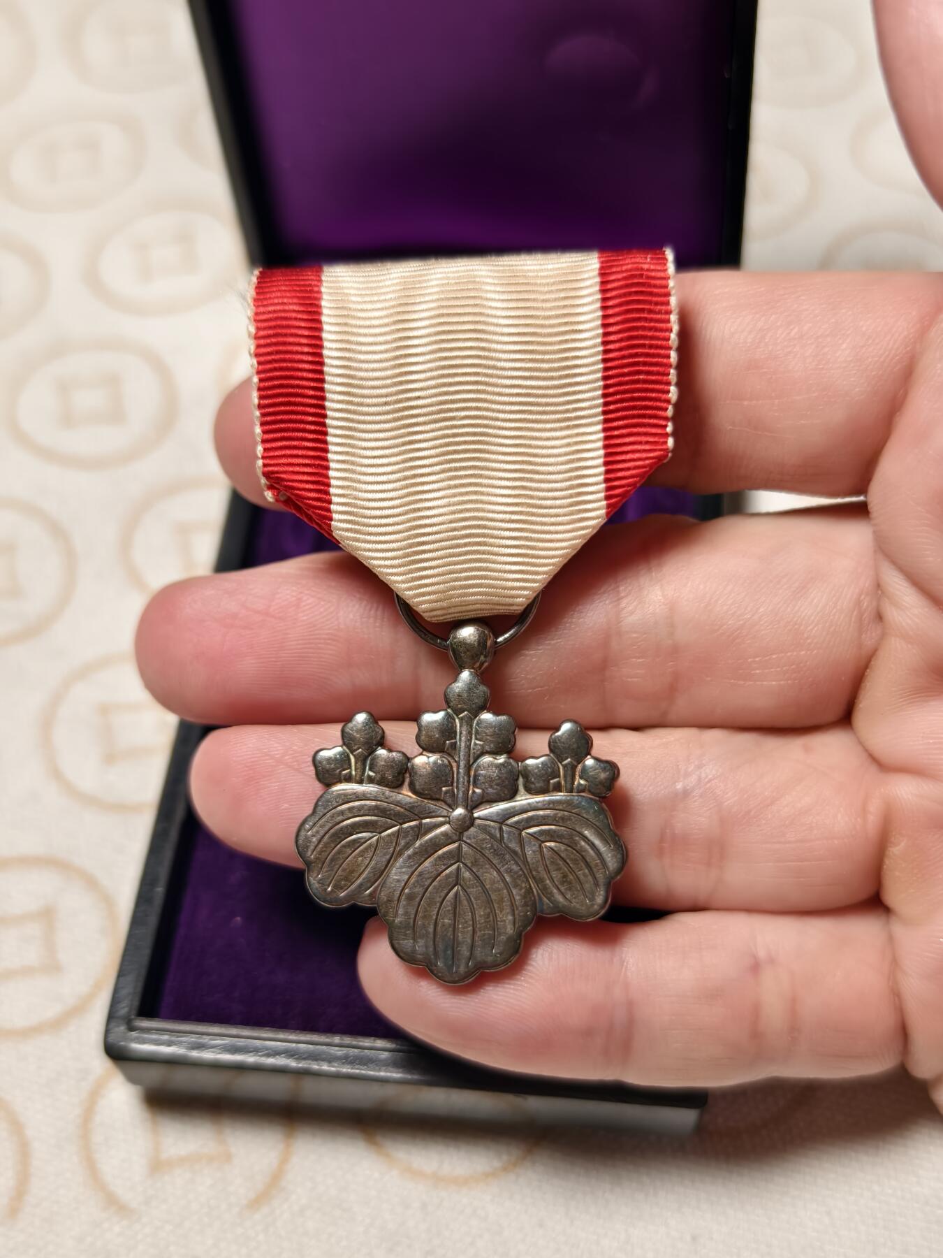 抚柳草堂-第四期章牌钱币（圣诞专场） 奖章勋章限时免佣 满百包邮 放漏专场 八等白色桐叶章 银质17.1g原盒带杯绶 美品