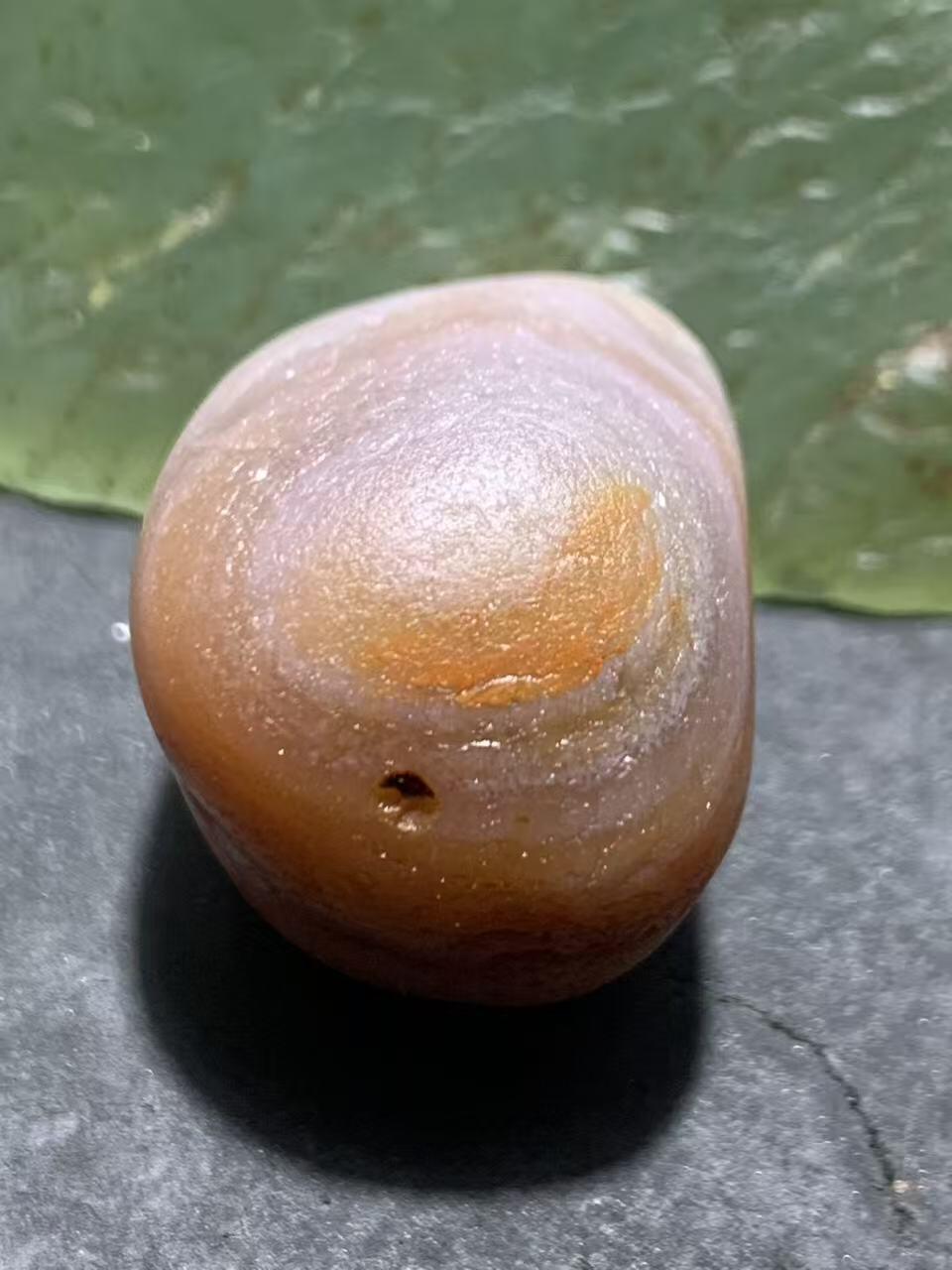 精美红白天眼千层纹水冲籽川料南红玛瑙原石一颗