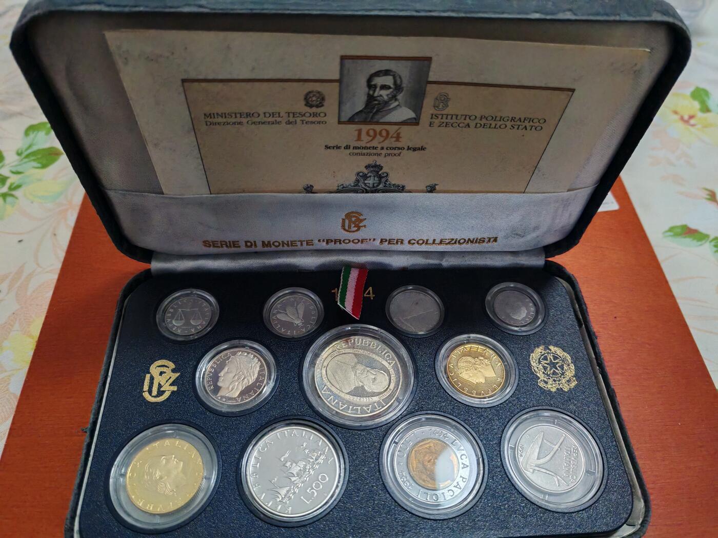 长老汇蛇年精选第八十七场拍卖 获奖币，1994意大利丁托11枚精制币套装，含两枚银币，其中丁托1000里拉克书150美金，8500套